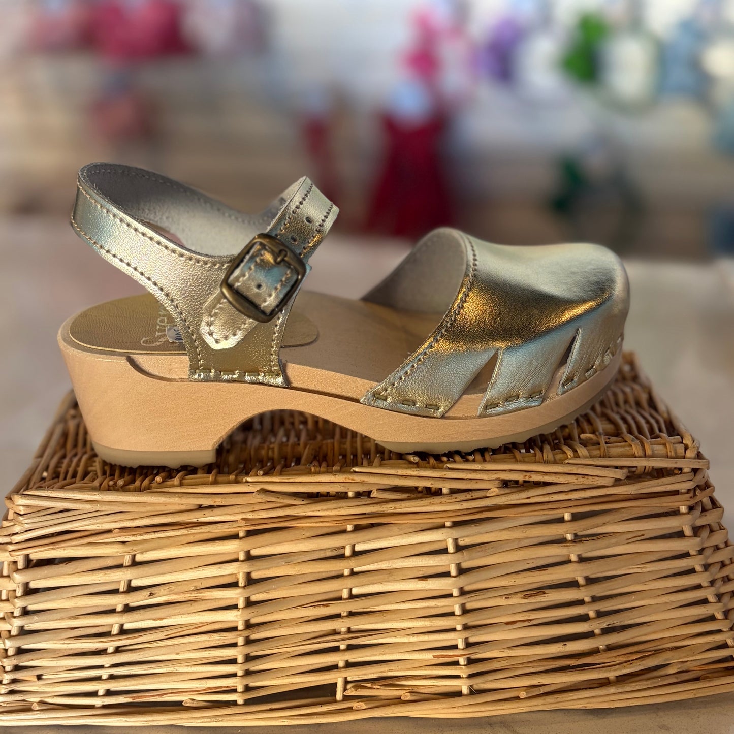 Sven Side Slit Clog Gold
