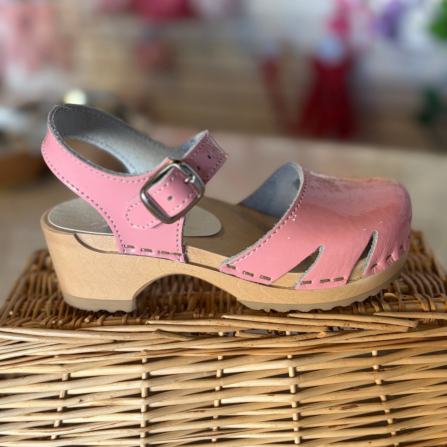 Sven Side Slit Clog Pink